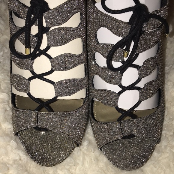 Shoes - Picture 2 of 7